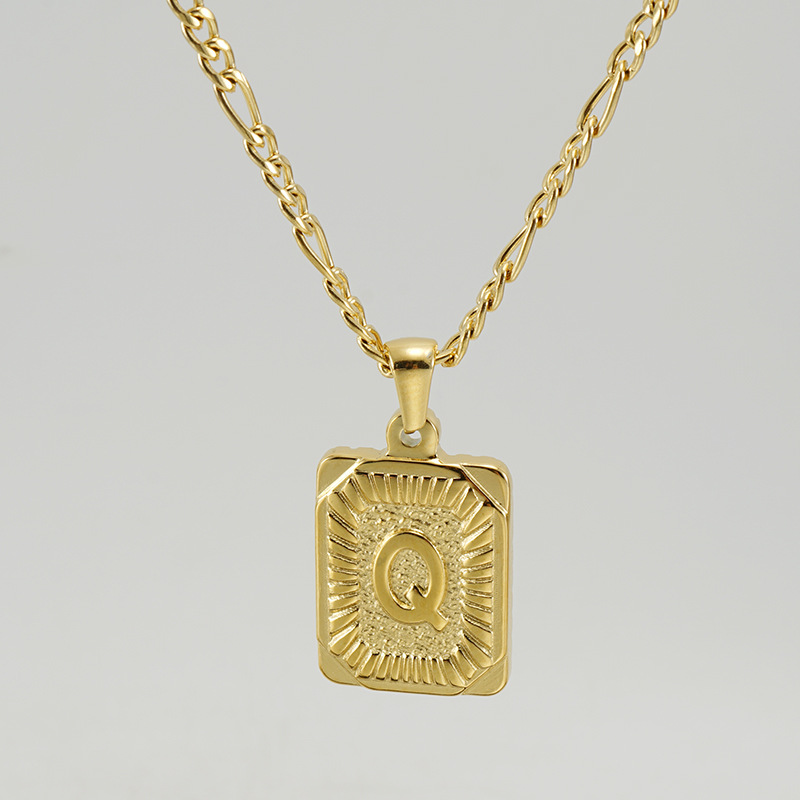 Gold Q (including chain)