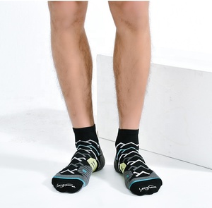Chaussettes d'équipage athlétiques professionnelles pour hommes femmes cheville épaissie anti-dérapant <span class=keywords><strong>Badminton</strong></span> chaussettes de course personnalisables L/R - Product Image 1