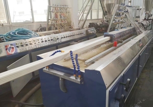 Linea di Produzione <span class=keywords><strong>per</strong></span> Estrusione di Profili <span class=keywords><strong>in</strong></span> Plastica WPC <span class=keywords><strong>PVC</strong></span> UPVC <span class=keywords><strong>per</strong></span> Telai di Finestre e Porte Persiane Grondaie e <span class=keywords><strong>Tubi</strong></span> di Scarico - Product Image 4