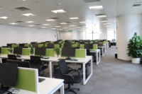 Ensemble de bureau moderne avec poste de travail ouvert, cloison de bureau ouverte, poste de travail pour personnel, poste de travail ouvert pour 2/4/6 personnes