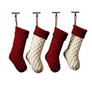 1pc Noël tricoté bas décor Festival cadeau sac cheminée arbre de Noël suspendus ornements décor rouge blanc chaussette de Noël - Product Image 1