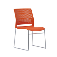 Chaises de bureau empilables en plastique PP de luxe, couleur personnalisée, chaise en plastique à base de traîneau empilable pour salle de conférence, salle de classe, événements