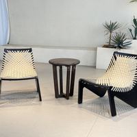 Chaise d'extérieur en bois avec assise et dossier en sangle tressée pour jardin, patio et villa