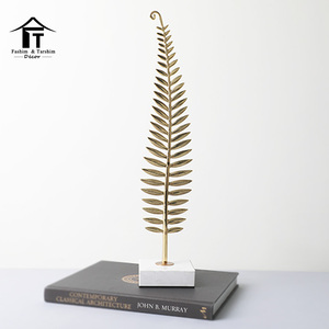 Contemporain en métal d'art décoratif en laiton plaqué feuille forme sculpture - Product Image 3