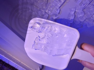 Máquina de hielo en cubos de impacto comercial de alta calidad BLG, capacidad de producción de 60Kg/24h, limpieza automática rápida y eficiente con luz UV azul - Product Image 3