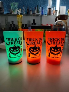 Halloween <span class=keywords><strong>LED</strong></span> Cốc phát sáng 14oz phát sáng ly nhựa <span class=keywords><strong>LED</strong></span> chiếu sáng có thể sạc lại ánh sáng lên cốc bên - Product Image 2