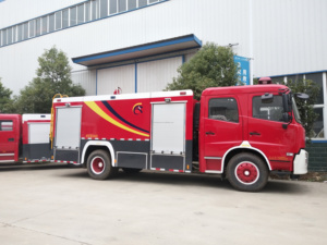 Camión de Bomberos Ligero de 8 Toneladas con Cabina de Doble Fila y Bomba para Protección Contra Incendios en Carreteras Comunitarias y Rurales - Product Image 2