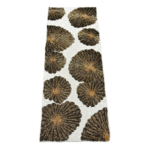 Camino de Mesa Bordado con Patrón Floral Marrón, Decoración Moderna para el Hogar, Lavable - Product Image 1