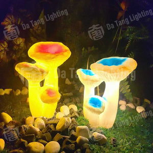 Lámpara de césped con diseño de hongos de fantasía, iluminación LED decorativa para parques, festivales y creación de ambiente. - Product Image 4