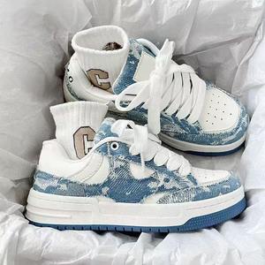 Zapatos Estilo 2026 para Hombre, Zapatillas Deportivas de Caña Alta, Versátiles y Casuales, Aptas para Hombres y Mujeres con un Estilo Neutral - Product Image 5