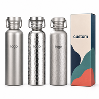 Bouteille d'eau en titane pur légère personnalisée de 16, 20, 24 oz à paroi simple, portable, anti-fuite, avec couvercle et poignée pour les sports de plein air