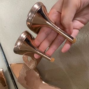 Chaussures femme à talon aiguille, bout pointu, ouvertes à l'arrière, avec dentelle florale - Product Image 5