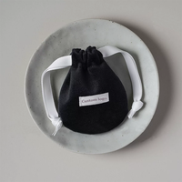 Pochette à bijoux en velours de luxe avec cordon de serrage, plusieurs tailles, logo personnalisé, sac d'emballage cadeau pour bijoux