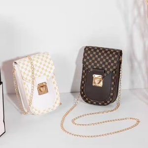 Sac bandoulière élégant en similicuir pour femme, motif géométrique, avec rabat et chaîne, design de luxe, compatible iPhone - Product Image 3