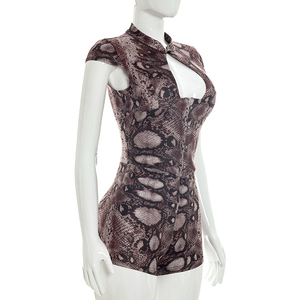 Viviblook J26RP251 Mono corto informal de verano para mujer con cuello alto y botones estampados - Product Image 3