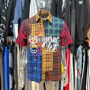 เสื้อเชิ้ตผ้าแฟลนเนลลายสก็อตแบบลำลองติดกระดุม ทรงครอปสำหรับผู้ชาย ผ้าฝ้าย 100% เหมาะสำหรับใส่ในฤดูร้อน แขนสั้น ดีไซน์เสื้อเชิ้ตติดกระดุม - Product Image 1