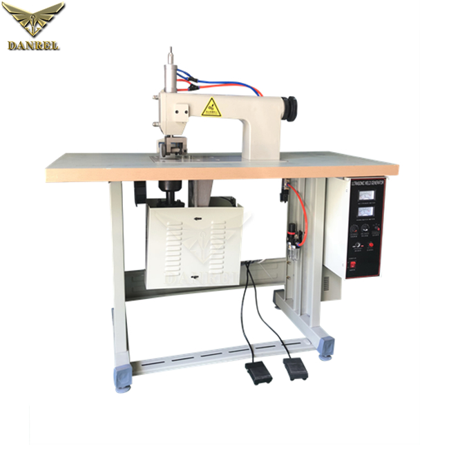 Термопластичный ткани Nonwoven детали для сварки и резки 1500W - 2600W Ультразвуковая швейная машина для изготовления ролик до 200 мм