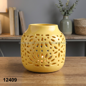 Lanterne décorative en céramique émaillée jaune à motif Love Style, découpée, pour la décoration intérieure par Chaman India - Product Image 3