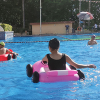 Offre Spéciale flotteur de piscine de bateau de dessin animé rose avec pistolet gonflable flottant pour enfants