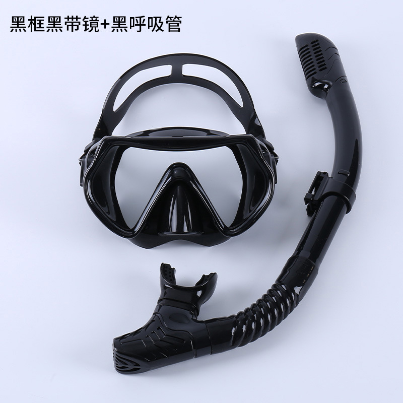 Gafas con montura negra, correas negras y tubo de respiración negro.