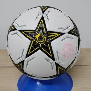 Ballon de football en cuir taille 5 pour entraînement et matchs en intérieur/extérieur - Équipement d'équipe de club - Remise sur commande en gros - Product Image 3