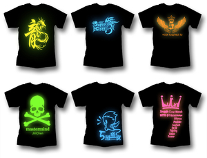 Vente en gros de t-shirts pour hommes en coton 100% premium, impression vinyle lumineuse personnalisée, logo réfléchissant, brillant dans le noir, tailles grandes - Product Image 3