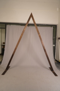 8.2 FT <span class=keywords><strong>Arche</strong></span> De <span class=keywords><strong>Mariage</strong></span> En <span class=keywords><strong>Bois</strong></span> <span class=keywords><strong>Triangle</strong></span> Toile De Fond En <span class=keywords><strong>Bois</strong></span> Stand pour Garden Party Décorations - Product Image 2