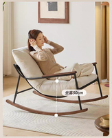 Fauteuil à bascule moderne avec coussin moelleux et base en bois, fauteuil de salon pour la détente dans le salon et la chambre à coucher