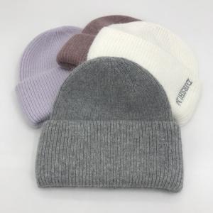 Gorro <span class=keywords><strong>de</strong></span> invierno con logotipo bordado <span class=keywords><strong>de</strong></span> letras personalizado al por mayor gorros <span class=keywords><strong>de</strong></span> punto con puños <span class=keywords><strong>de</strong></span> alta calidad - Product Image 6
