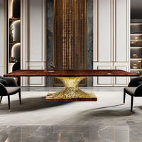 Ensemble de table à manger haut de gamme en bois massif 12 places Table en cuivre de luxe poli dessiné à la main Meubles de villa modernes pour salle à manger