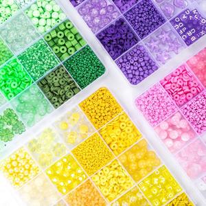 Kit de perles à thème coloré pour loisirs créatifs, mélange de perles en argile polymère et en verre avec breloques en alliage pour la fabrication de bracelets d'amitié - Product Image 3