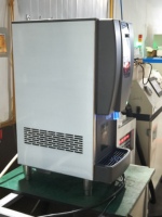 Máquina de Hielo Comercial de 100 kg/día, Enfriamiento por Aire PLC, Compresor Secop, Ahorro de Energía, 220V, Logotipo Personalizado, OEM, ODM, CE