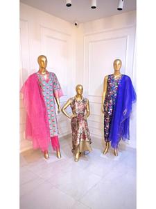 Ensemble élégant de kurta et palazzo à imprimé floral pour femmes, comprenant un haut sans manches à coupe droite et un pantalon large pour l'été - Product Image 2
