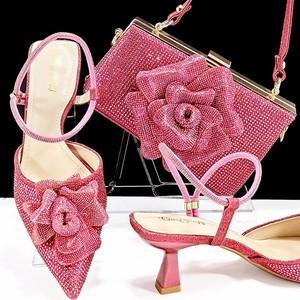 Conjunto de Zapatos de Mujer con Punta Puntiaguda y Bolso de Mano con Correa de Tobillo, Adorno Floral y Bolso de Mano Trapezoidal con Diamantes de Imitación Exquisitos - Product Image 5