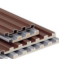 Panneau de toiture en aluminium revêtu de PVDF léger, anti-corrosion, imperméable et ignifuge de 50 mm pour atelier, entrepôt, villa, design moderne
