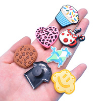 Breloques personnalisées pour chaussures, thème fille mignonne, épingles pour sabots, badges en vrac pour l'été, la plage et les pique-niques, accessoires esthétiques, cadeau