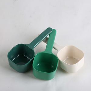 Cuchara para comida de mascotas, dispensador de comida seca cuadrado de plástico ligero para gatos, perros, accesorio de almacenamiento para cocina - Product Image 5