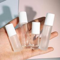 Vide 5ml 10ml clair verre dépoli huile essentielle lèvre-huile rouleau sur bouteille parfum rouleau boule bouteille avec bouchon coloré