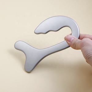 Masajeador facial de metal irregular esmerilado Gua Sha de grado alimenticio para aplicación de masaje de cuerpo entero en la cara - Product Image 3