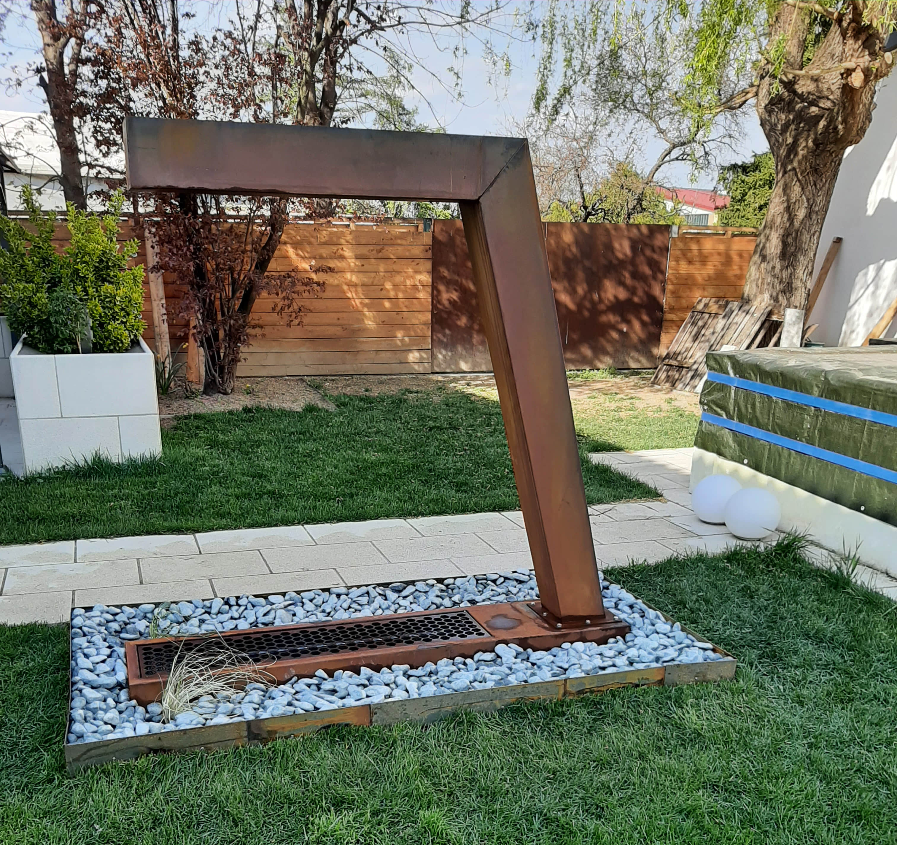 2mm Thick Corten Steel Metal Rain Curtain Water Feature Rusty