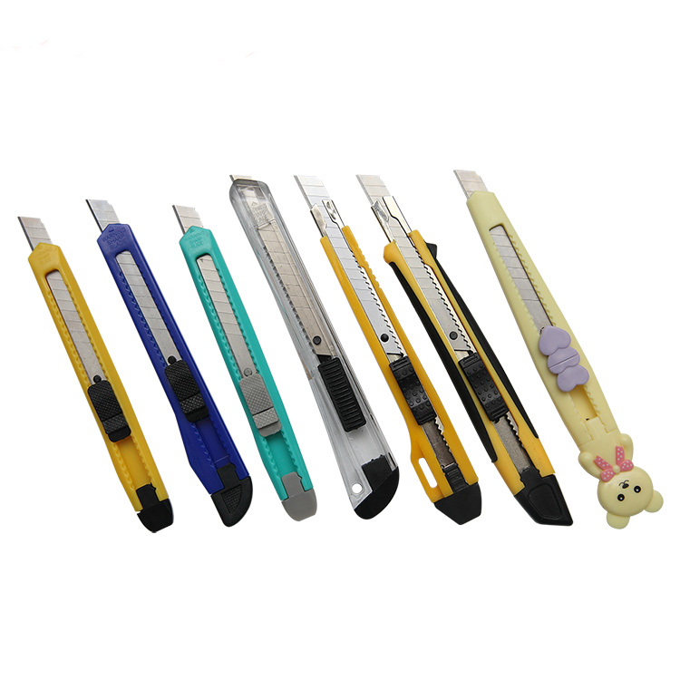 Couteau à Tapis Professionnel Cutter Rétractable 9mm Kit de