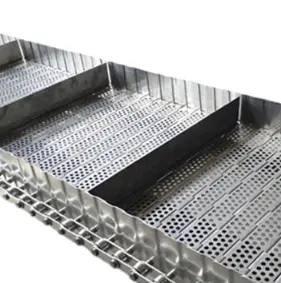 Anti-Corrosion/ Anti-Rust Stainless Steel Chain Plate Conveyor With Baffle And Side Plates For Conveying Metal Components
