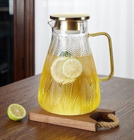 Pichet à eau en verre écologique de 1,5 L au design classique avec couvercle filtrant et poignée pour le camping, jus, citron, thé glacé et eau