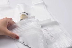 Sacchetti di Plastica Personalizzati per Imballaggio Magliette, <span class=keywords><strong>Sacchi</strong></span> Neri per Rifiuti Professionali - Product Image 1