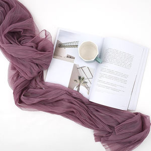 Chemin de table élégant en gaze verte, tissu naturel doux, motif de plantes de Noël, taille personnalisable pour la maison, l'hôtel - Product Image 6