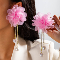 Boucles d'oreilles pendantes bohèmes en mousseline rose corail plaquées or pour femmes, grandes fleurs, perles, strass et pompons, style statement, vente en gros