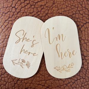 Lei è qui o lui è qui targa annuncio <span class=keywords><strong>sono</strong></span> qui annuncio nascita bambino in <span class=keywords><strong>legno</strong></span> - Product Image 4