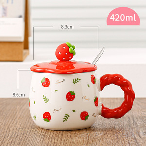 Direkt vom Hersteller Kreative 3D-Erdbeer-Muster Keramik-Kaffeetasse mit Deckel Mikrowellengeeignet Anpassbare Personalisierte Keramikbecher - Product Image 5