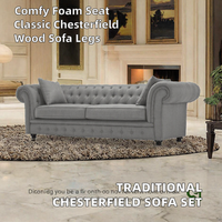 Canapé Chesterfield traditionnel en tissu capitonné trois places avec structure en bois massif pour villa, appartement et hôtel – Ensemble de meubles de salon