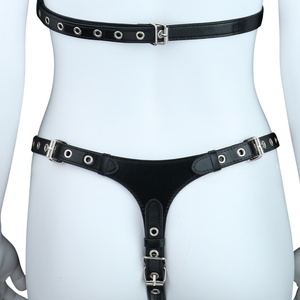 QK-Y8212 Conjunto de Lencería BDSM de Cuero PU con Máscara Labial, Arnés de Pecho, Pantalones con Correas de Sujeción y Arnés Corporal - Product Image 5